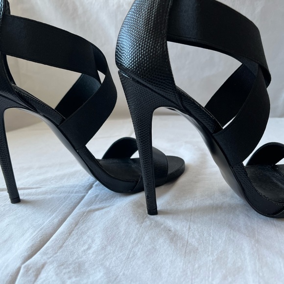 Steve Madden Marla Leather heels . Size 7 , comes with original box. 4” heels. - Picture 4 of 9